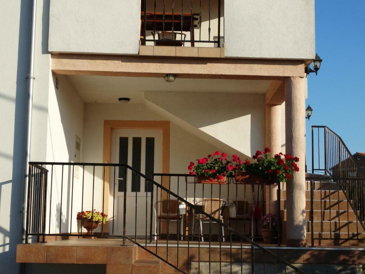 Apartman Petra Vrh  Exterior foto